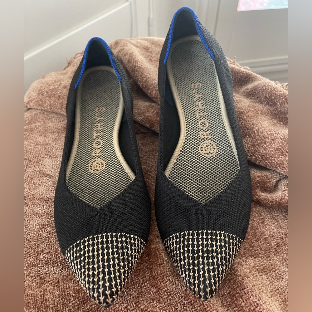 Rothy’s points: RETIRED Black with gold point. Size 7
